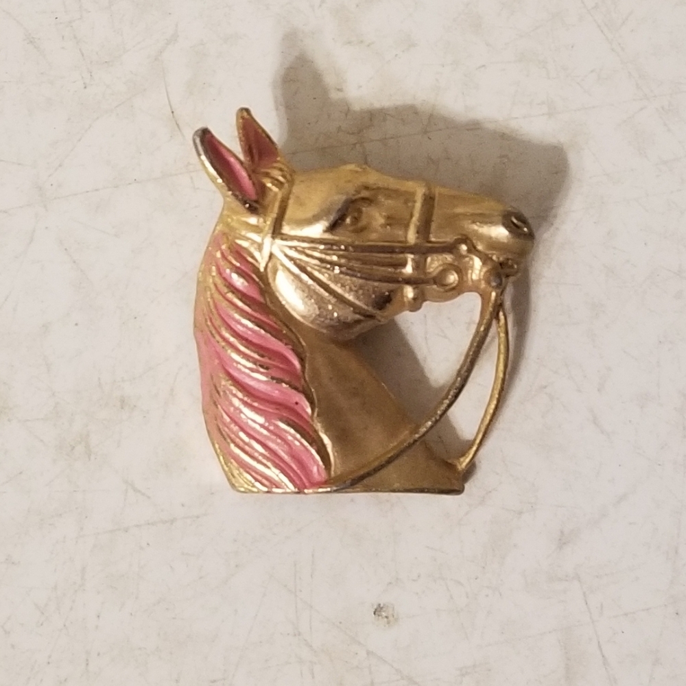 Retro gold tone horse brooch - Picture 1 of 11